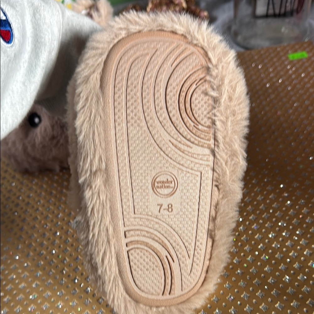 Plush Bunny Slippers 7/8 NWOT - Picture 6 of 6